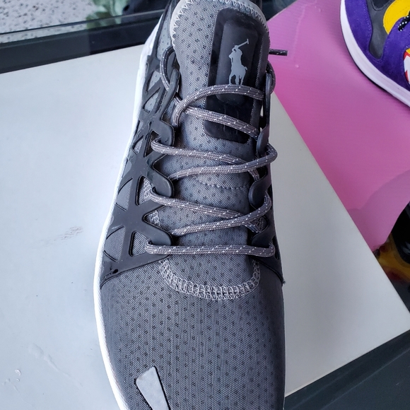 Polo - Picture 2 of 2